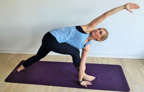 Krigerstilling Parivrtta parsvakonasana